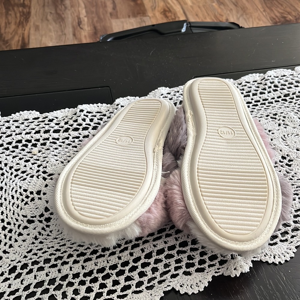 Stars above lavender/ Paris soft fluffy slippers.  Size XL 11/12 - Picture 5 of 7